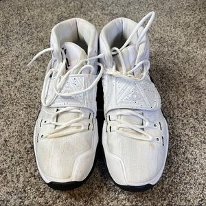 KYRIE 6 size 11.5 Nike